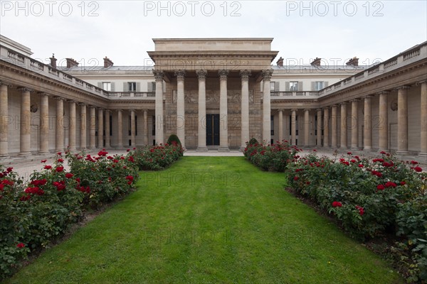 France, Ile de France, Paris 7e arrondissement, Hotel de Salm, rue de Lille, Grande Chancellerie de la Legion d'Honneur, Palais de la Legion d'Honneur, Musee, architecte Pierre Rousseau, colonnade, cour d'honneur