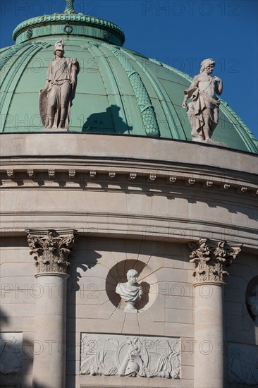 France, Ile de France, Paris 7e arrondissement, Hotel de Salm, rue de Lille, Grande Chancellerie de la Legion d'Honneur, Palais de la Legion d'Honneur, Musee, architecte Pierre Rousseau, facade sur le quai Anatole France, detail du dome,