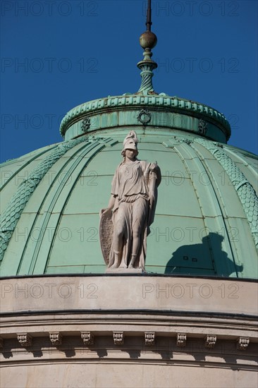 France, Ile de France, Paris 7e arrondissement, Hotel de Salm, rue de Lille, Grande Chancellerie de la Legion d'Honneur, Palais de la Legion d'Honneur, Musee, architecte Pierre Rousseau, facade sur le quai Anatole France, detail du dome,