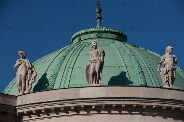 France, Ile de France, Paris 7e arrondissement, Hotel de Salm, rue de Lille, Grande Chancellerie de la Legion d'Honneur, Palais de la Legion d'Honneur, Musee, architecte Pierre Rousseau, facade sur le quai Anatole France, detail du dome,