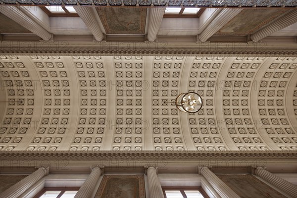 France, Ile de France, Paris 6e arrondissement, Palais du Luxembourg, Senat, plafond du grand escalier d'honneur, Napoleon 1er, lionnes et decors premier empire, plafond a caissons,