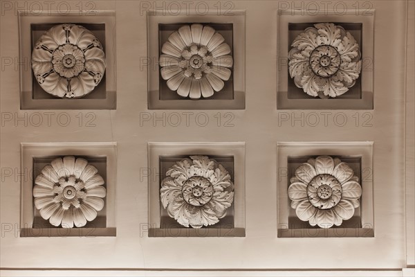 France, Ile de France, Paris 6e arrondissement, Palais du Luxembourg, Senat, plafond du grand escalier d'honneur, Napoleon 1er, plafond a caissons, detail,