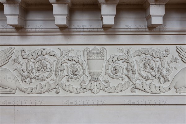 France, Ile de France, Paris 6e arrondissement, Palais du Luxembourg, Senat, grand escalier d'honneur, Napoleon 1er, lionnes et decors premier empire,