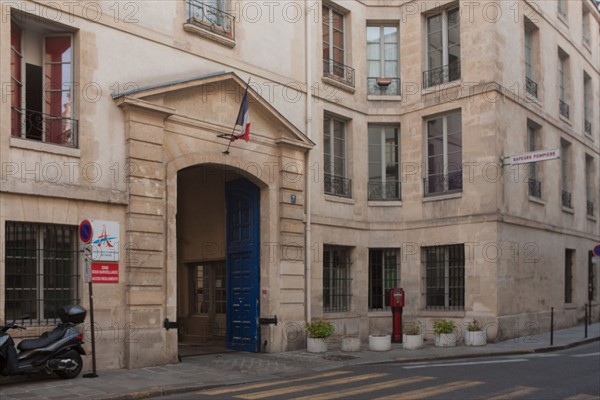 France, Ile de France, Paris 4e arrondissement, Le Marais, 7 rue de Sevigne, caserne des pompiers, Hotel Bouthillier de Chavigny, hotel particulier,