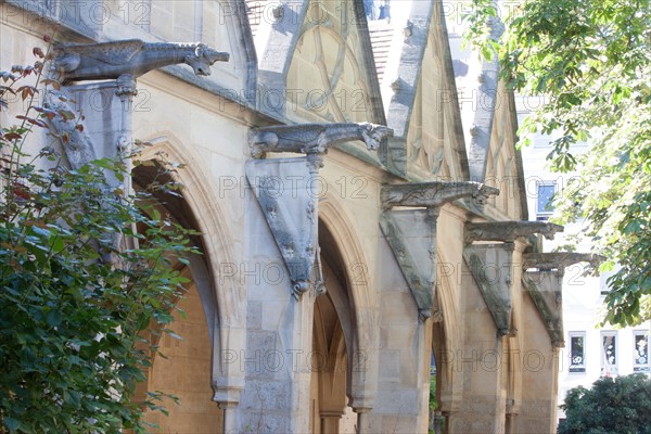 France, Ile de France, Paris 5e arrondissement, cloitre de l'eglise Saint-Severin, ancien charnier, cimetiere, voutes,