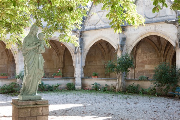 France, Ile de France, Paris 5e arrondissement, cloitre de l'eglise Saint-Severin, ancien charnier, cimetiere, voutes,