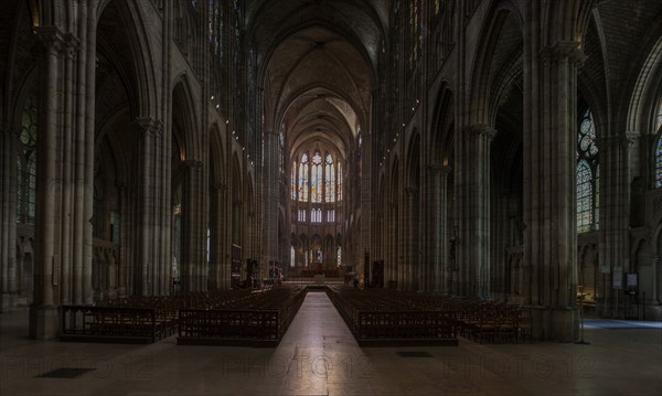 France, Ile de France, Seine Saint Denis, basilique de Saint-Denis, necropole des rois de France, nef, choeur, architecture gothique,