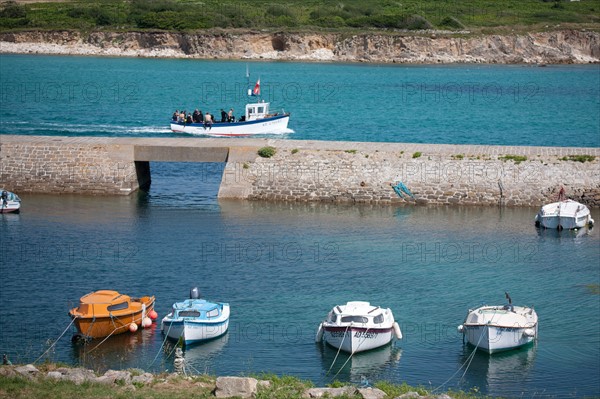 France, région Bretagne, Brittany, Finistère, Cap Sizun, Audierne-Esquibien, digue et club de plongée