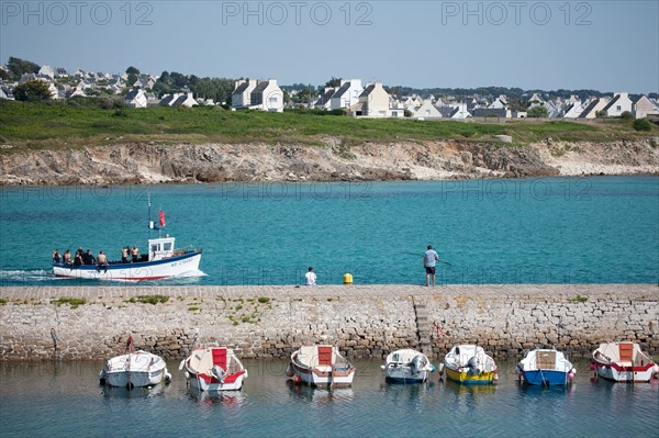 France, région Bretagne, Brittany, Finistère, Cap Sizun, Audierne-Esquibien, digue et club de plongée