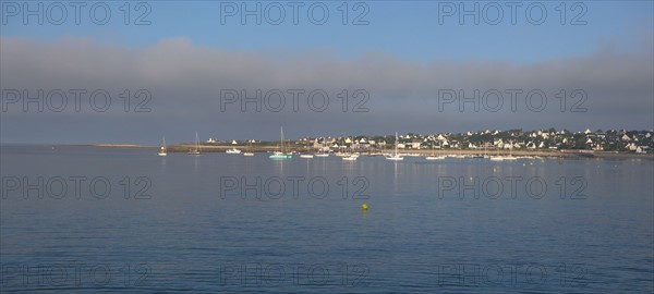 France, région Bretagne, Brittany, Finistère, Cap Sizun, Audierne, port, face à Plouhinec,