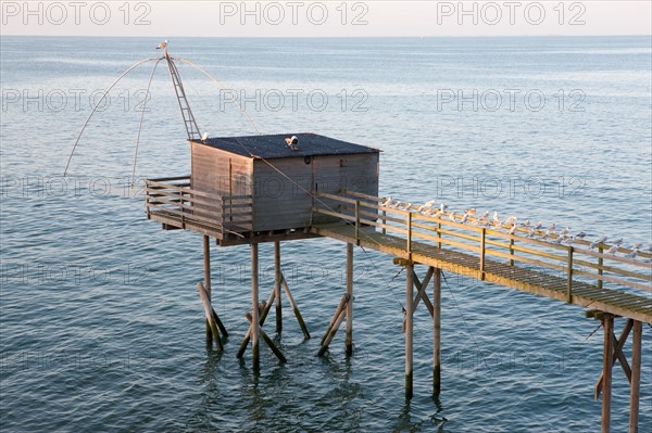 France, région Pays de la Loire, Loire Atlantique, Pornic, corniche, cabane de pêche, carrelet.