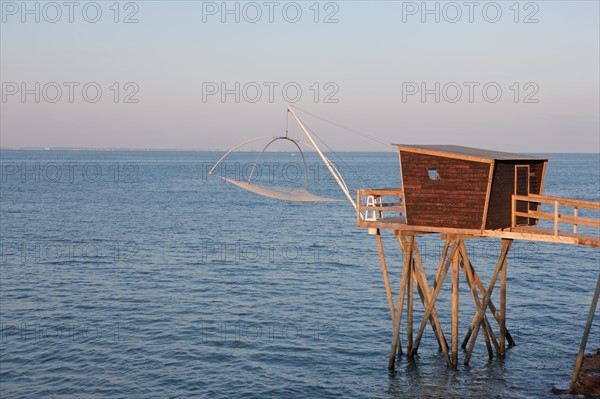 France, région Pays de la Loire, Loire Atlantique, Pornic, corniche, cabane de pêche, carrelet.