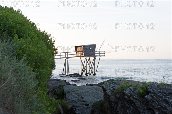 France, région Pays de la Loire, Loire Atlantique, Pornic, corniche, cabane de pêche, carrelet.