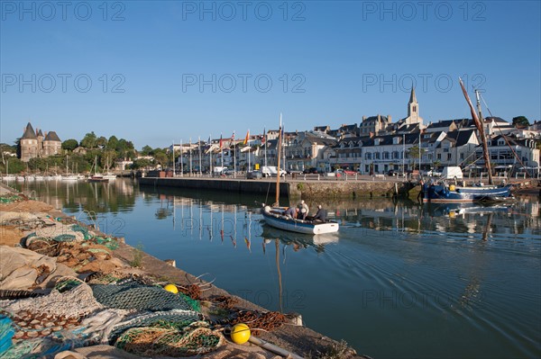 France, région Pays de la Loire, Loire Atlantique, Pornic, port et château.