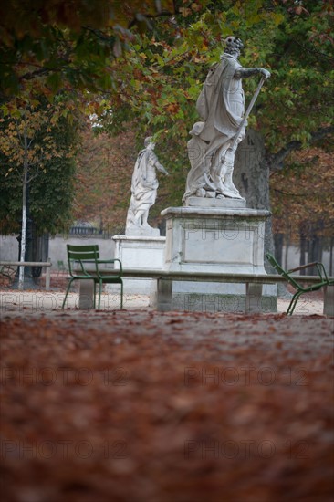 France, Région Ile de France, Paris 1er arrondissement, Jardin des Tuileries, chaises,