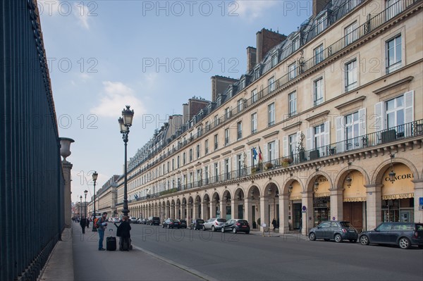 France, Région Ile de France, Paris 1er arrondissement, Rue de Rivoli, façades face aux grilles du jardin des Tuileries,