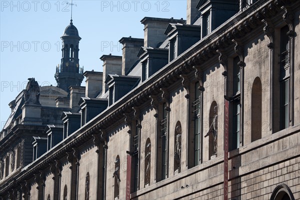 France, Région Ile de France, Paris 1er arrondissement, Rue de Rivoli, Musée du Louvre, façade Rivoli, statues des maréchaux d'Empire,