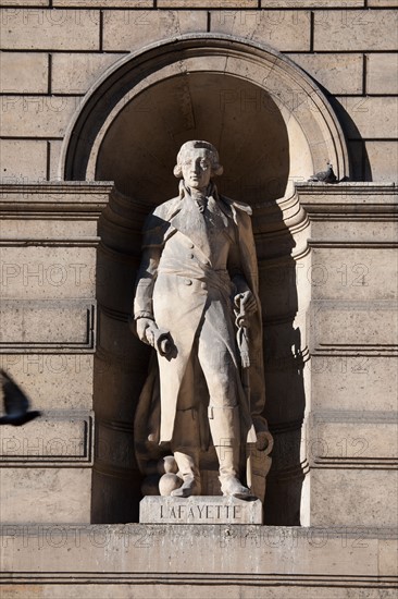 France, Région Ile de France, Paris 1er arrondissement, Rue de Rivoli, Musée du Louvre, façade Rivoli, statues des maréchaux d'Empire, statue du Général La Fayette,