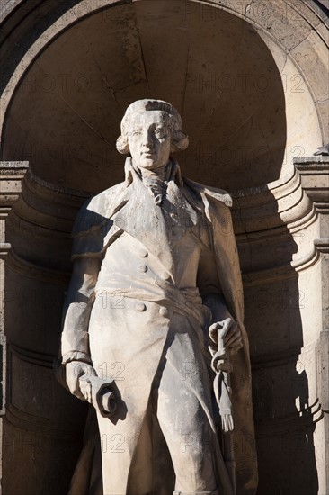 France, Région Ile de France, Paris 1er arrondissement, Rue de Rivoli, Musée du Louvre, façade Rivoli, statues des maréchaux d'Empire, statue du Général La Fayette,