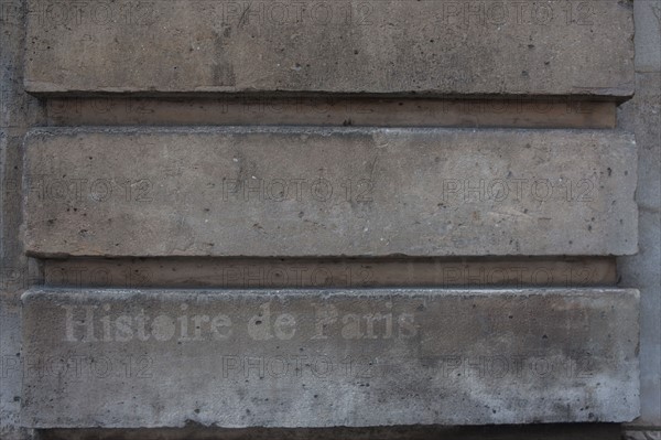 France, Région Ile de France, Paris 3e arrondissement, le Marais, Rue des Francs Bourgeois, près de l'Hôtel de Soubise, graffiti Histoire de Paris,