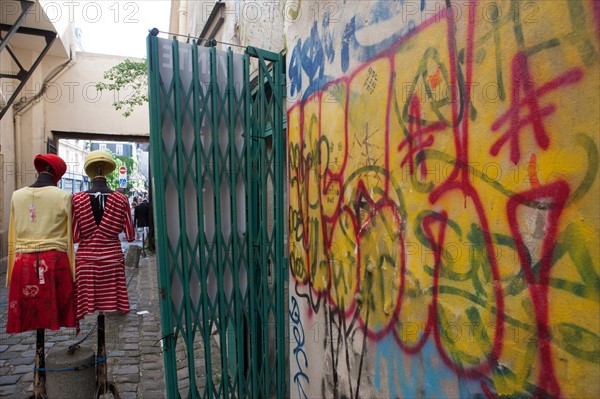 France, Région Ile de France, Paris 3e arrondissement, le Marais, Rue des Francs Bourgeois, impasse, près du Centre Culturel Suisse, vente de vêtements de créateur,