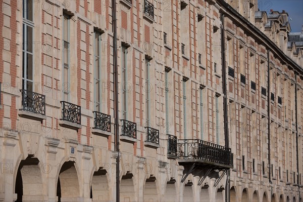 France, Région Ile de France, paris, 4e arrondissement, le Marais, Place des Vosges, façades, uniformité du bâti,