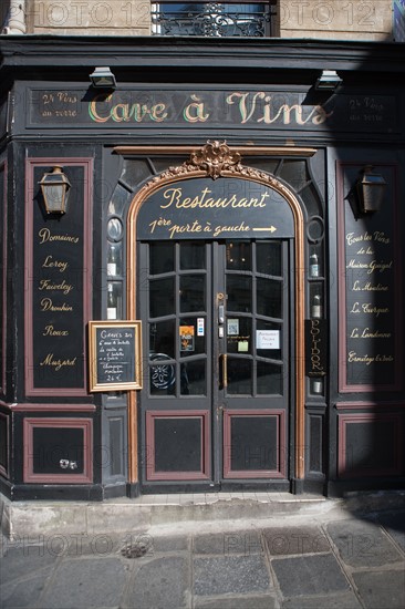 France, Région Ile de France, Paris 6e arrondissement, Rue Racine, cave à vin,