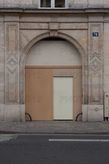 France, Région Ile de France, Paris 6e arrondissement, 74 Rue Bonaparte, porche d'entrée d'un bâtiment ancien