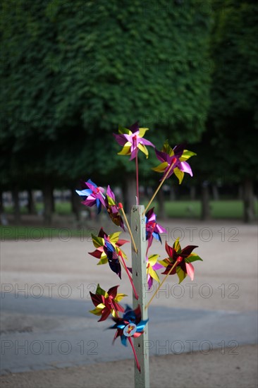 France, Région Ile de France, Paris 6e arrondissement, Jardin du Luxembourg, kiosque, jeux d'enfants, ballons