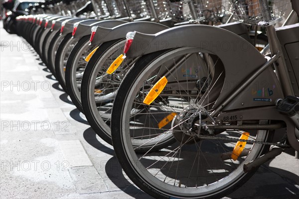 France, Région Ile de France, Paris 6e arrondissement, Rue Saint Sulpice, détail d'une station velib',