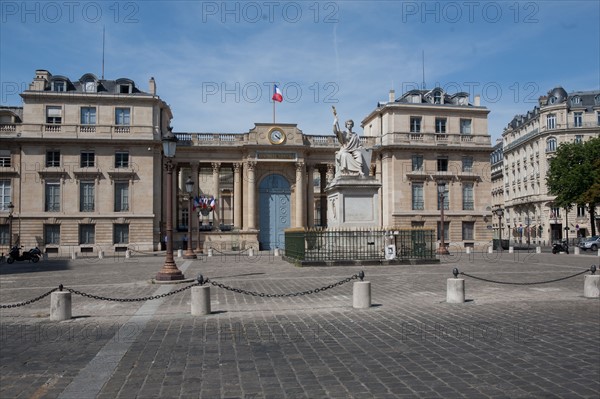 France, Région Ile de France, Paris 7e arrondissement, Place du Palais Bourbon, Assemblée Nationale, portail, colonnes,