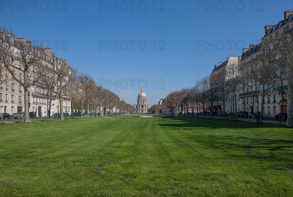 France, Région Ile de France, Paris 7e arrondissement, avenue de Breteuil, espace central de la voie occupé par une pelouse,