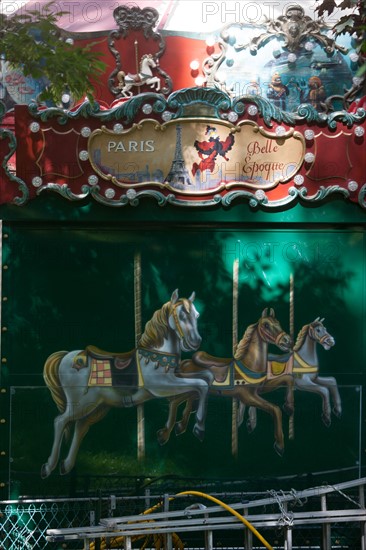 France, Région Ile de France, Paris 8e arrondissement, Parc Monceau, détail du manège de chevaux de bois