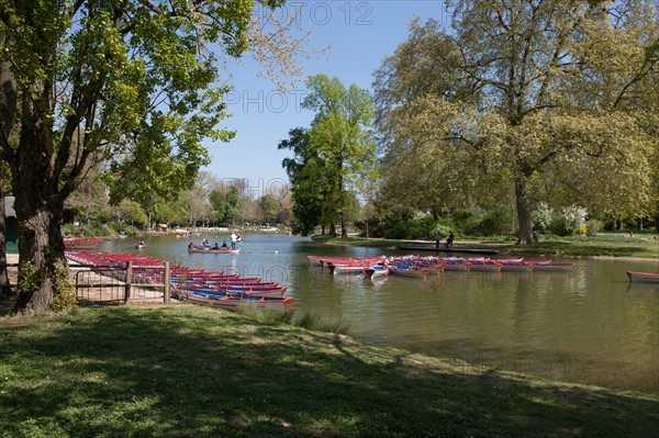 France, Région Ile de France, Paris 12e arrondissement, Bois de Vincennes, Lac Daumesnil, barques, canotage