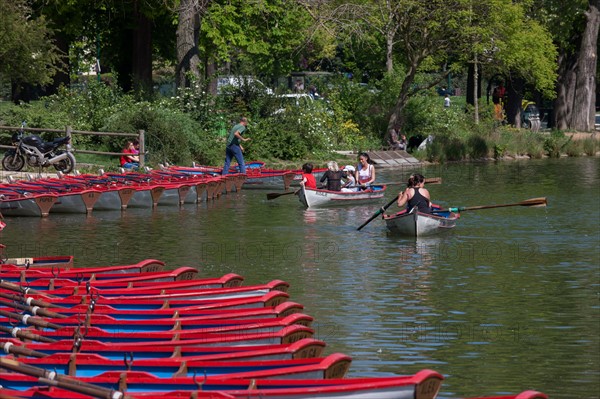 France, Région Ile de France, Paris 12e arrondissement, Bois de Vincennes, Lac Daumesnil, barques, canotage