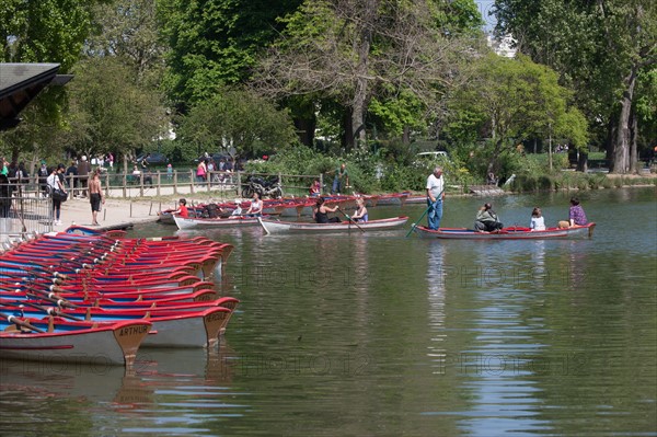 France, Région Ile de France, Paris 12e arrondissement, Bois de Vincennes, Lac Daumesnil, barques, canotage