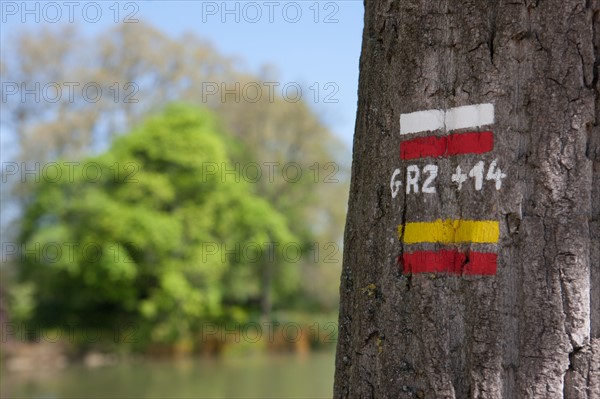 France, Région Ile de France, Paris 12e arrondissement, Bois de Vincennes, Lac Daumesnil, signalétique du chemin de grande randonnée,