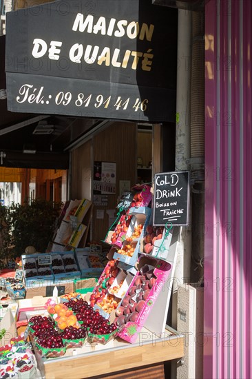 France, Région Ile de France, Paris 14e arrondissement, Rue du Montparnasse, épicerie, produits, fruits et légumes, maison de qualité,