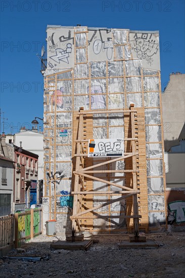 France, Région Ile de France, Paris 18e arrondissement, Montmartre, parcelle en chantier, depuis les escaliers de la rue Drevet,