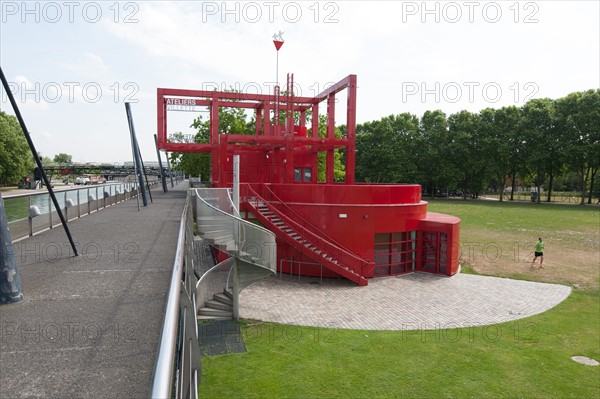 France, Région Ile de France, Paris 19e arrondissement, Parc de la Villette, folie, pavillon, rouge,