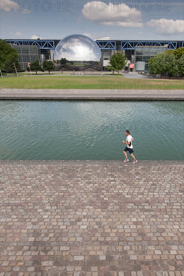 France, Région Ile de France, Paris 19e arrondissement, Parc de la Villette, Géode, Canal de l'Ourcq,