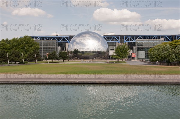 France, Région Ile de France, Paris 19e arrondissement, Parc de la Villette, Géode, Canal de l'Ourcq,