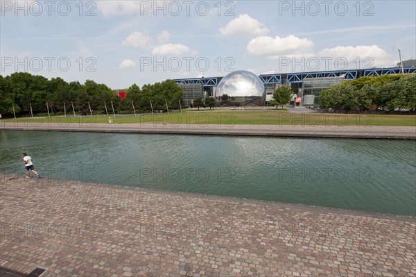 France, Région Ile de France, Paris 19e arrondissement, Parc de la Villette, Géode, Canal de l'Ourcq,