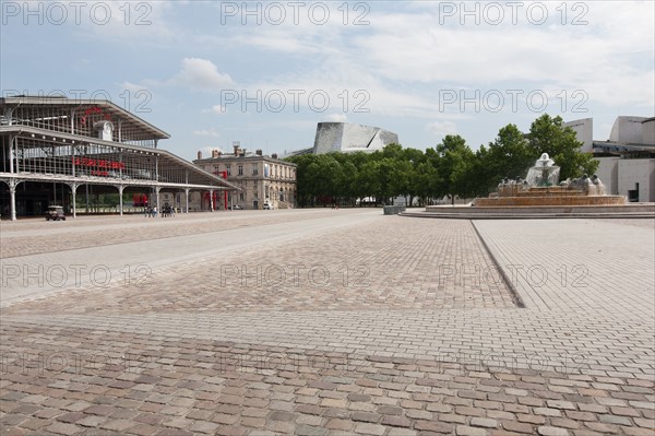 France, Région Ile de France, Paris 19e arrondissement, Parc de la Villette, fontaine des Lions de Nubie, grande halle et Philarmonie,