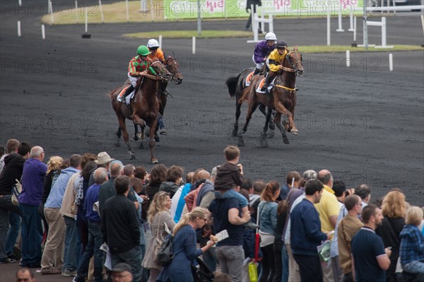 France, Région Ile de France, Val de Marne, hippodrome de Vincennes, Prix du Président de la République, Camille Levesque, trot monté,