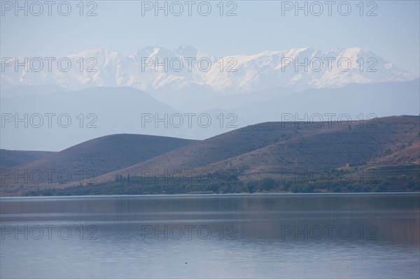 Afrique du nord, Maroc, Marrakech, pied du Haut Atlas, route d'Amizmiz, lac de Takerkoust,