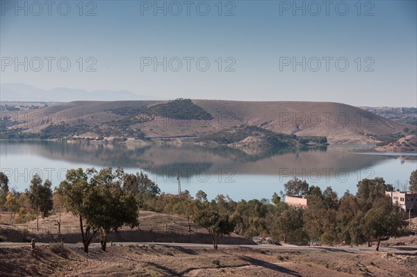 Afrique du nord, Maroc, Marrakech, pied du Haut Atlas, route d'Amizmiz, lac de Takerkoust,