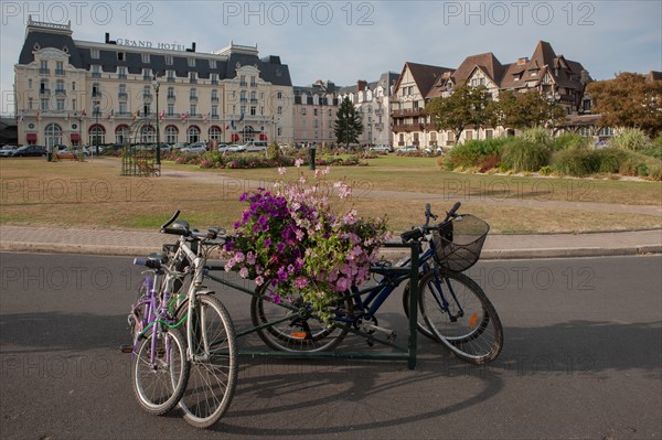 Cabourg, Place Du Casino Et Grand Hôtel