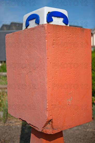 Saint Arnoult, Ancienne Cabine Telephonique Du Passage A Niveau