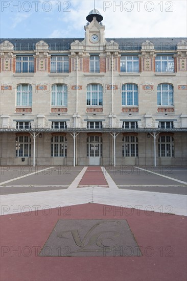 Lycée Voltaire, Paris